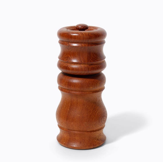 Nissen Vintage Pepper Mill Grinder Integrated Salt Shaker Teak Wood Richard Nissen MCM Scandinavian Made in Denmark