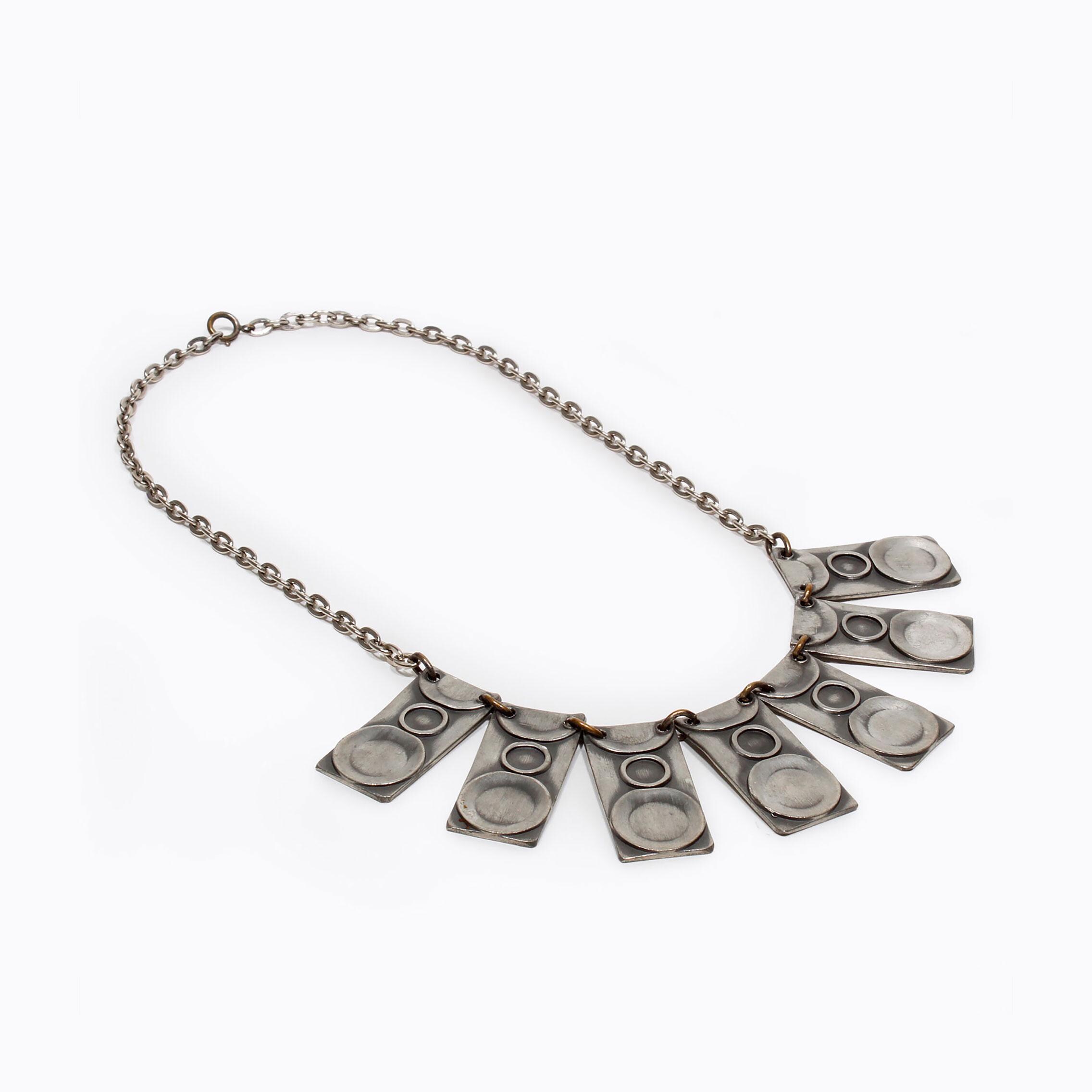 Collier Moderniste Des Années 60 En étain Et émail Avec Strass - Longueur 64 Cm, Pendentif 85x40 Mm, Occasion