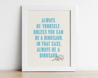 azul 'sé tú mismo' impresión triceratops, impresión de dinosaurio, impresión de vivero, decoración de la habitación del niño, descarga digital imprimible, arte de pared de dinosaurio