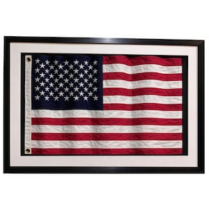 Gerahmte Winken Amerikanische Flagge Dargestellt in 42x32 Echter Baumwolle Gestickte USA Flagge mit falten in der Schattenbox Wandkunst Patrischer Dekor mit Glas