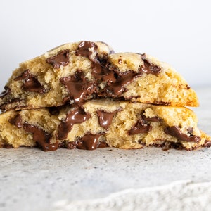 Galletas gourmet con chispas de chocolate sin gluten de 1/4 lb: recién horneadas, suaves y masticables