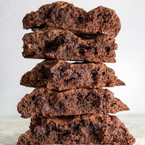 Galletas gourmet con chispas de chocolate doble de 1/4 lb: recién horneadas, suaves y masticables