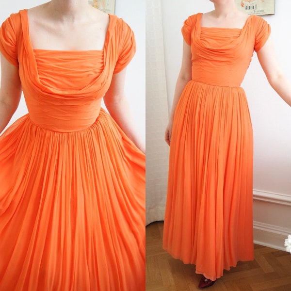 Emma Domb Robe drapée de déesse des années 1950 | Robe en mousseline orange pêche | Tenue de soirée glamour