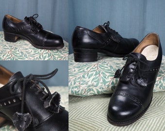High Quality 1940s Elegant Oxford Shoes | Leafs on the Laces | Inside Measurement 25 cm / 9.8"
