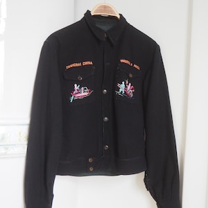 Chaqueta de viaje a Shanghái, China, de la década de 1940, poco común / Recuerdo de lana azul marino con nombre / Puños con bordado de dragón de seda oculto