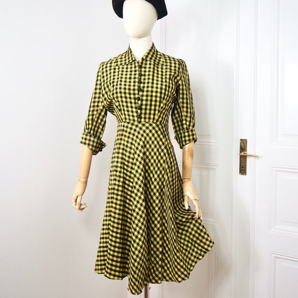 Plaid 1940s Yellow & Black Dress | Big Pointy Collar [ Round Black Buttons | Waist: 29"