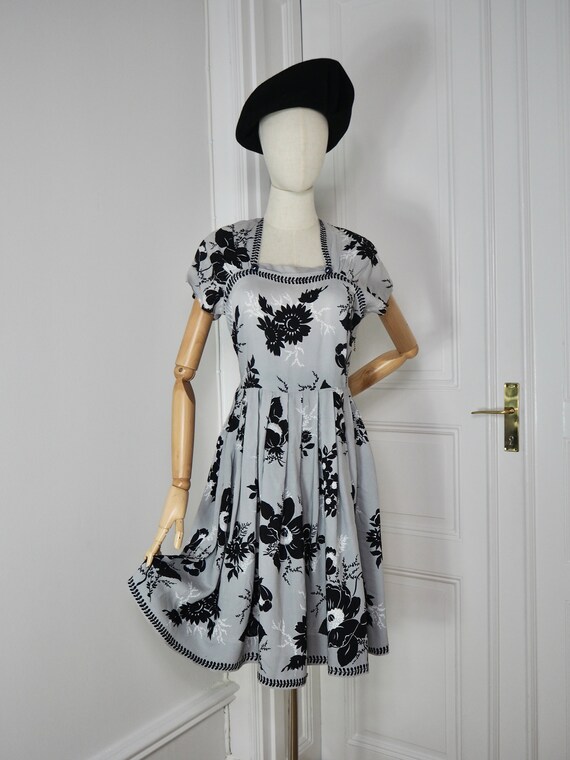 Adorable 1940s Cotton Floral Dress | Black & Whit… - image 3