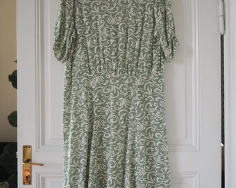 primark green floral dress This Primark Floral Dress Has Sent Instagram Into A Frenzy