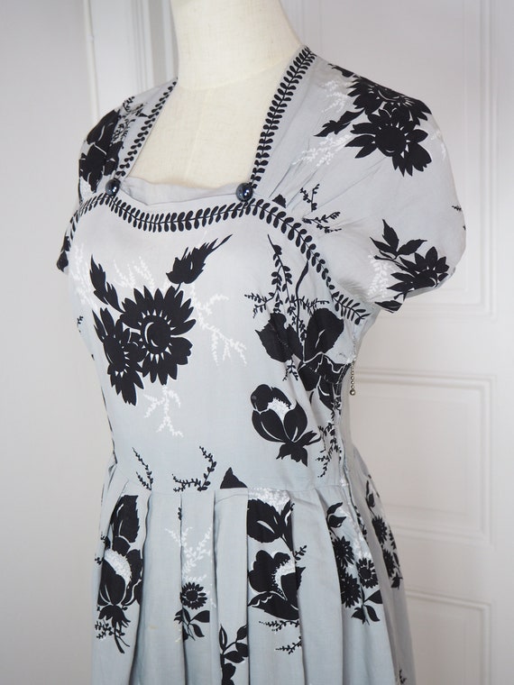 Adorable 1940s Cotton Floral Dress | Black & Whit… - image 2
