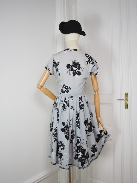 Adorable 1940s Cotton Floral Dress | Black & Whit… - image 6