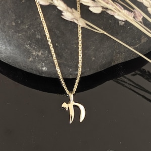 14K Gold Chai Halskette, Tiny Chai Halskette, Bat Mitzwah Geschenk, jüdischer Schmuck, Chai Anhänger, Chai Charme, Hebräisch Hai