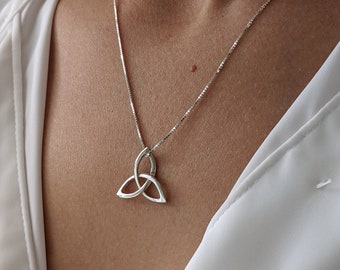 Silver Triquetra Necklace, Celtic Knot  Pendant, clover pendant , Celtic Trinity Knot, spiritual jewelry,Trinity  knot Necklace,