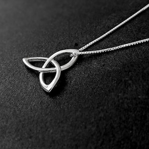 Trinity  knot Necklace, silver Triquetra Necklace, Celtic Knot  Pendant, clover pendant , Celtic Trinity Knot, spiritual jewelry