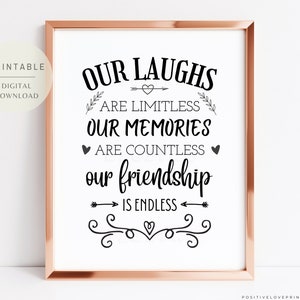 Puede incluir: Una impresión de arte de pared imprimible con un fondo blanco y texto negro que dice "Nuestras risas son ilimitadas, nuestros recuerdos son innumerables, nuestra amistad es eterna". El texto está decorado con flechas, corazones y acentos florales.