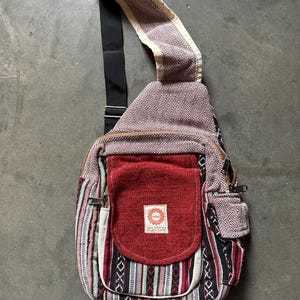 Himalaya Hanf & Baumwolltaschen : Trendige Crossbody Slings, Rucksäcke, Brusttaschen - Ideale Geschenke für Frauen. Entdecken Sie Stylish Adventure Essentials
