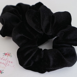 Black Coal Royal Velvet Scrunchie, GRATIS verzending Hair Fashion Hair Ties, 80s & 90s Fashion, Top Knots, Girl and Woman Scrunchie, Spring Gift