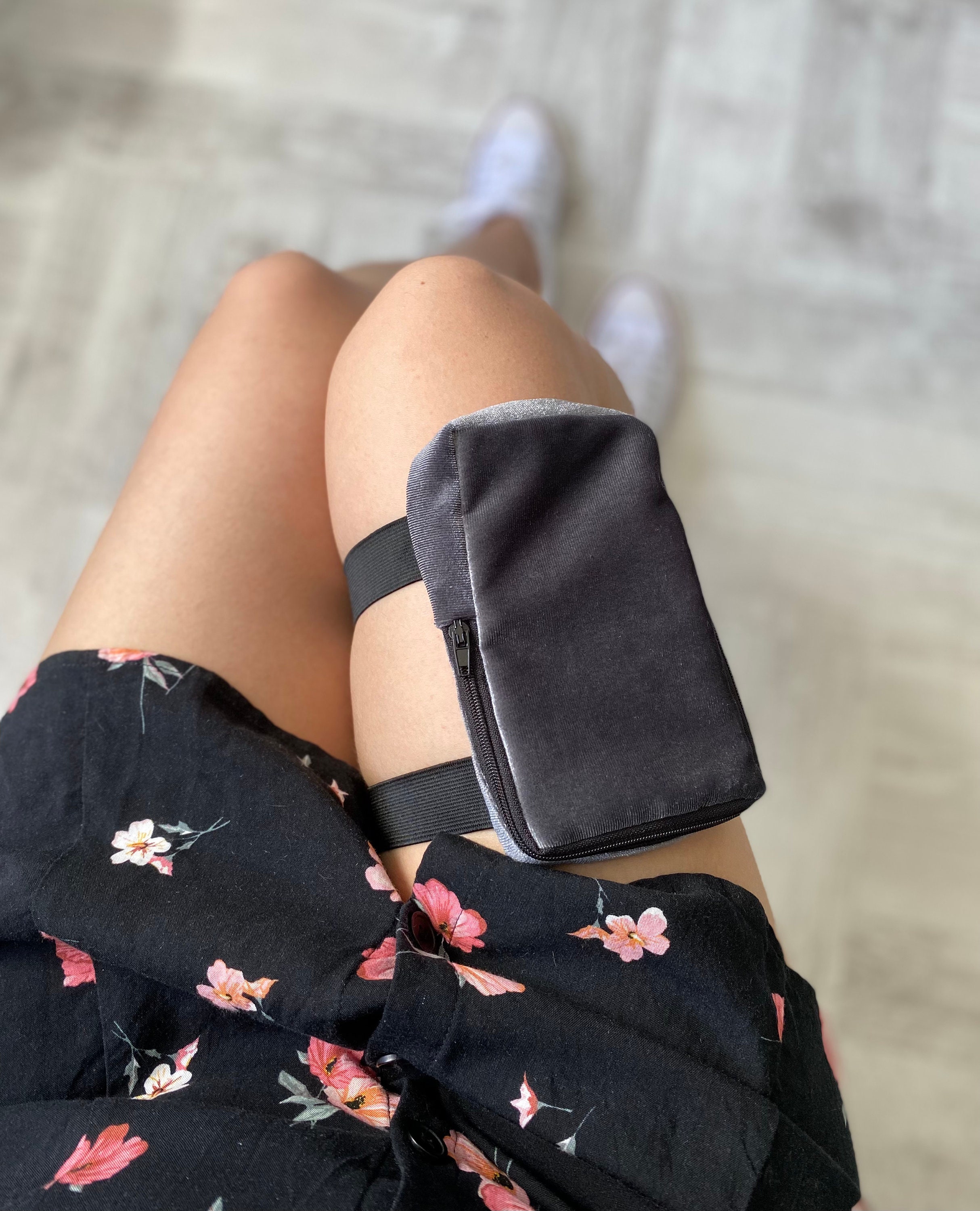 garter belt phone holder MELOTOUGH Work Garter Belt with Removable Phone Holder and Comfort Foam  Padding (Red) : Amazon.com.be: Tools & Home Improvement