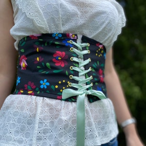 Floral Underbust Belt, Corset Belt for Woman, Fairy Corset, Waist Corset, Wedding Corset, Festival Corset, Black Corset, Flower Print Corset