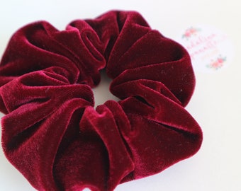 Soft Cherry Luxury Royal Velvet Scrunchie, GRATIS verzending Hair Fashion Hair Ties, 80s & 90s Fashion, Top Knots, Hair Rubber, Spring Gift