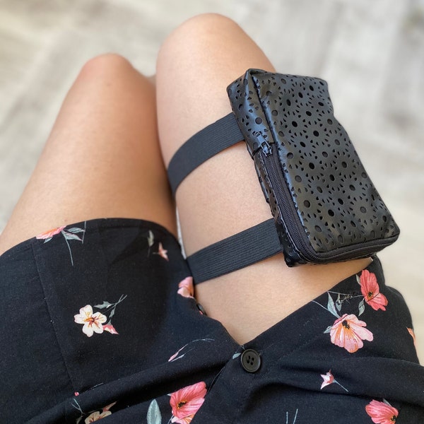 Black Dots Leg Bag, Thigh Bag, Black Flower,  Running Leg purse Bike ride Leg garter Woman, IPhone 8, 9, X, 11, 12, Carnival, Festival