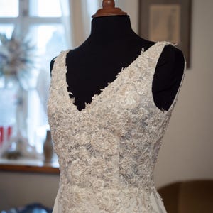 A-line satin and silvery lace simple wedding dress sample piece app. size S-M