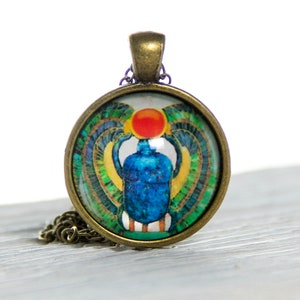 Wisiorek ze skarabeuszem Naszyjnik ze skarabeuszem Wisiorek ze skarabeuszem Starożytny amulet Prezent dla niego Prezent dla mężczyzn Biżuteria ze skarabeuszem egipskim Prezent dla mężczyzn Wisiorek ze szklaną kopułą