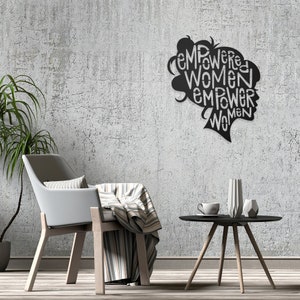 Femme habilitée, Décor mural en métal, Décor mural en métal, Art mural en métal, Panneau mural en métal, tentures murales en métal, Cadeau de pendaison de crémaillère