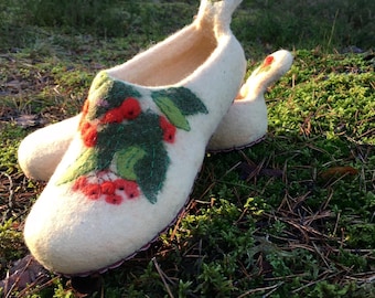 Women's felt slippers yellow with mountain ash Comfortable slippers made of natural wool. home shoes. Felted yellow clogs. Gift for mom