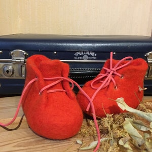 Orange felt baby slippers Woolen baby shoes Felted booties Multi-colored children&#39;s shoes Children&#39;s slippers personalize Organic baby shoes