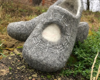 Felted woolen clogs in country style Natural Grey slippers for women  Women's slippers. A good gift for your daughter.Grandmother . Sisters.