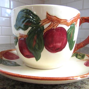 Einzigartige Franziskaner Apfel Große Tasse mit Untertasse, hergestellt in den USA