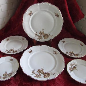 Sets Gold Trim Bavarian Hutschenreuther Selb Sylvia TWO Place Settings Includes 2 Dinner, 2 Salad, and 2 Bread Plates