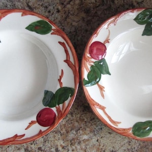 Tazones para sopa o ensalada con borde de manzana franciscano pintados a mano en juegos de dos, hechos en EE. UU.