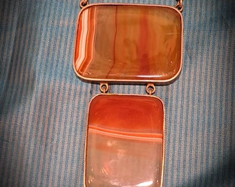 French modernist necklace in silver and unsigned agate, in the taste of Boris Lacroix, circa 1960.