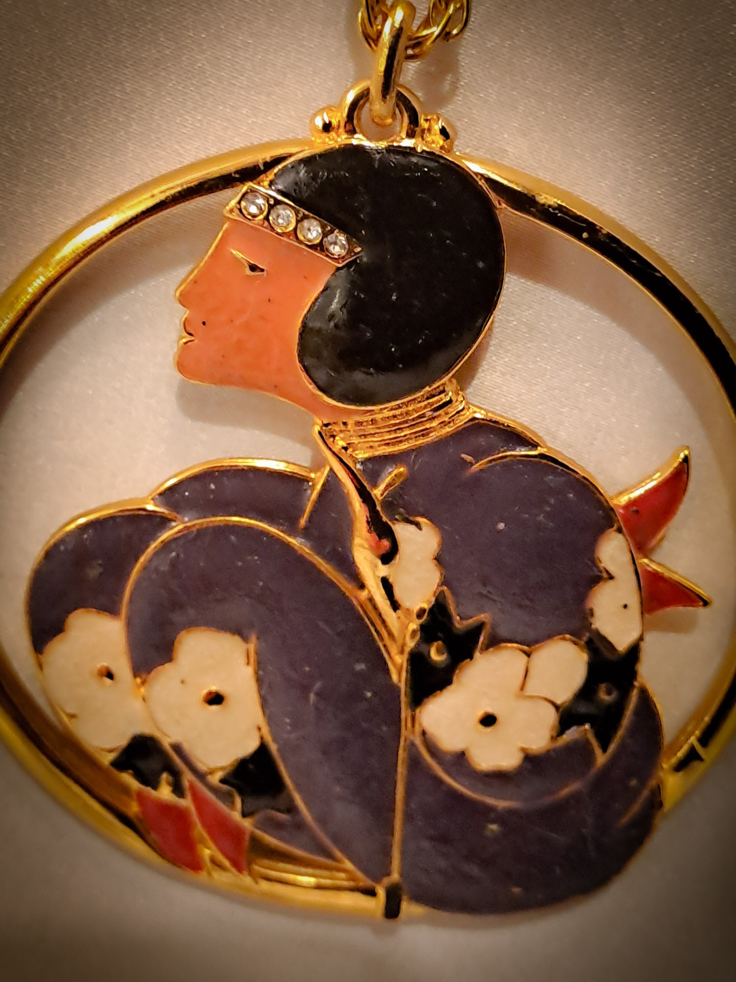 Pendentif ORENA PARIS plaqué or émaillé blanc vintage luxe