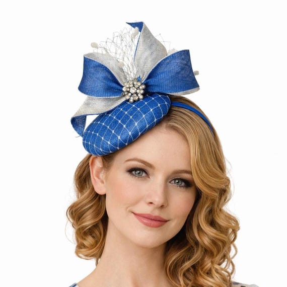 MARILYN - small blue straw button with rhinestones and bow