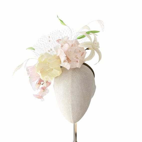 MEADOW - Cream and light pink colors