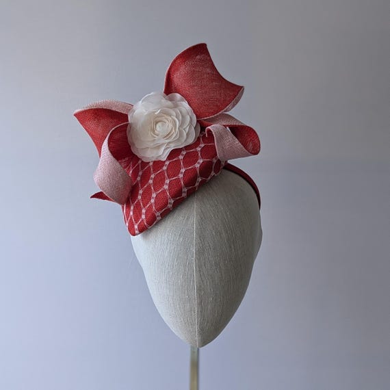 BARDOT - Red straw Teardrop with silk flower and bow