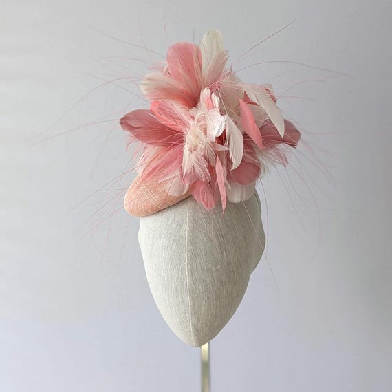 FLIRTY FEATHER in Peaches and Cream