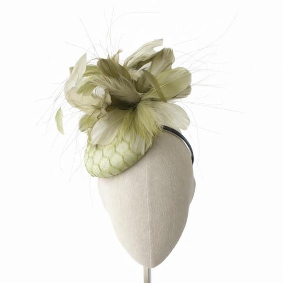 VIVA - Green feathers and vintage veiling