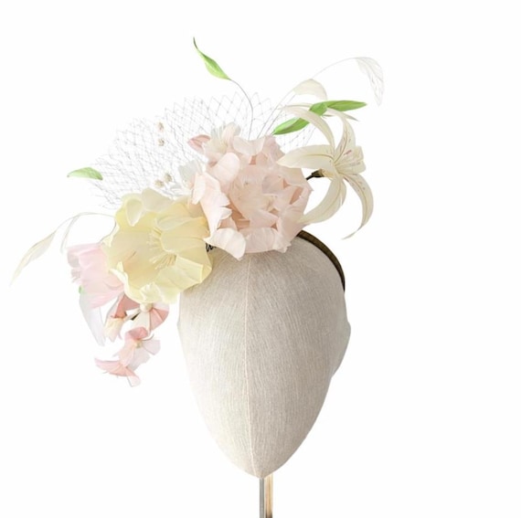 MIDSUMMER - Cream and light pink colors