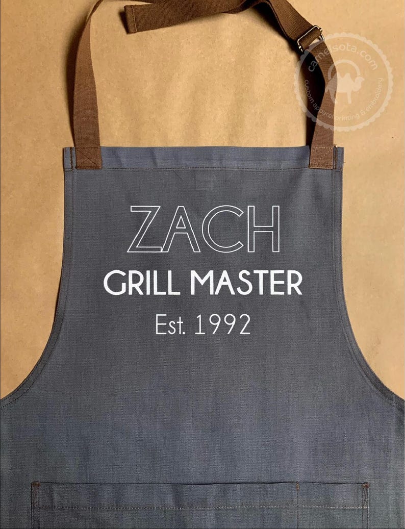 Individuell bedruckte Schürze mit Tinte, individueller Text Schürze Dad Grill Schürze Geschenk für Chefkoch Geschenk Mutter Geschenk Geburtstags-Groomsman Geschenk Bild 1