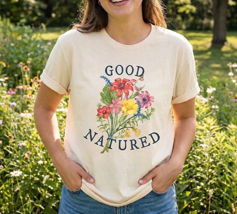 Gutmütiges Shirt, Outdoorsy Shirt, Geschenk für Naturliebhaber, Wildblumen T-Shirt, Gutmütiges T-Shirt, Wanderer Wanderer Geschenk, Vintage Blumen von Redoute Bild 1