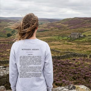 Sudadera Cumbres Borrascosas, sudadera de Emily Brontë, regalo de Emily Brontë, regalo literario, jersey de manga larga de Heathcliff imagen 4