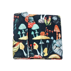 Cartera plegable de setas, regalo temático de setas, regalo amante de las setas, cartera unisex, cartera vegana, cartera Cottage Core, setas