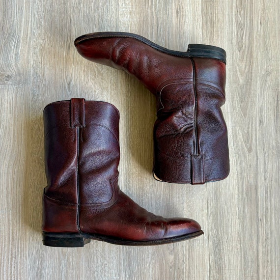 Difference between roper shop and cowboy boots