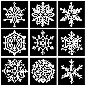 Op de afbeelding: Negen witte sneeuwvlokontwerpen op een zwarte achtergrond. De sneeuwvlokken zijn allemaal in verschillende vormen en maten.