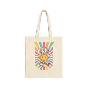 Bolso "Deja que tu luz brille" / Versículo bíblico cristiano sobre el arcoíris, linda ilustración de un sol.