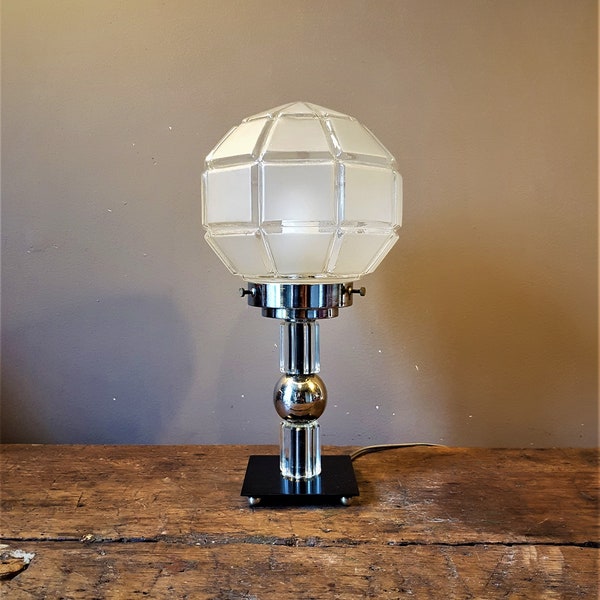 Modernist vintage art deco lamp in brass with faceted globe in frosted glass, France 1940 / 50