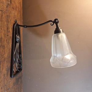 DEGUÉ - Art deco vintage wall lamp - wrought iron and frosted glass - France 1930
